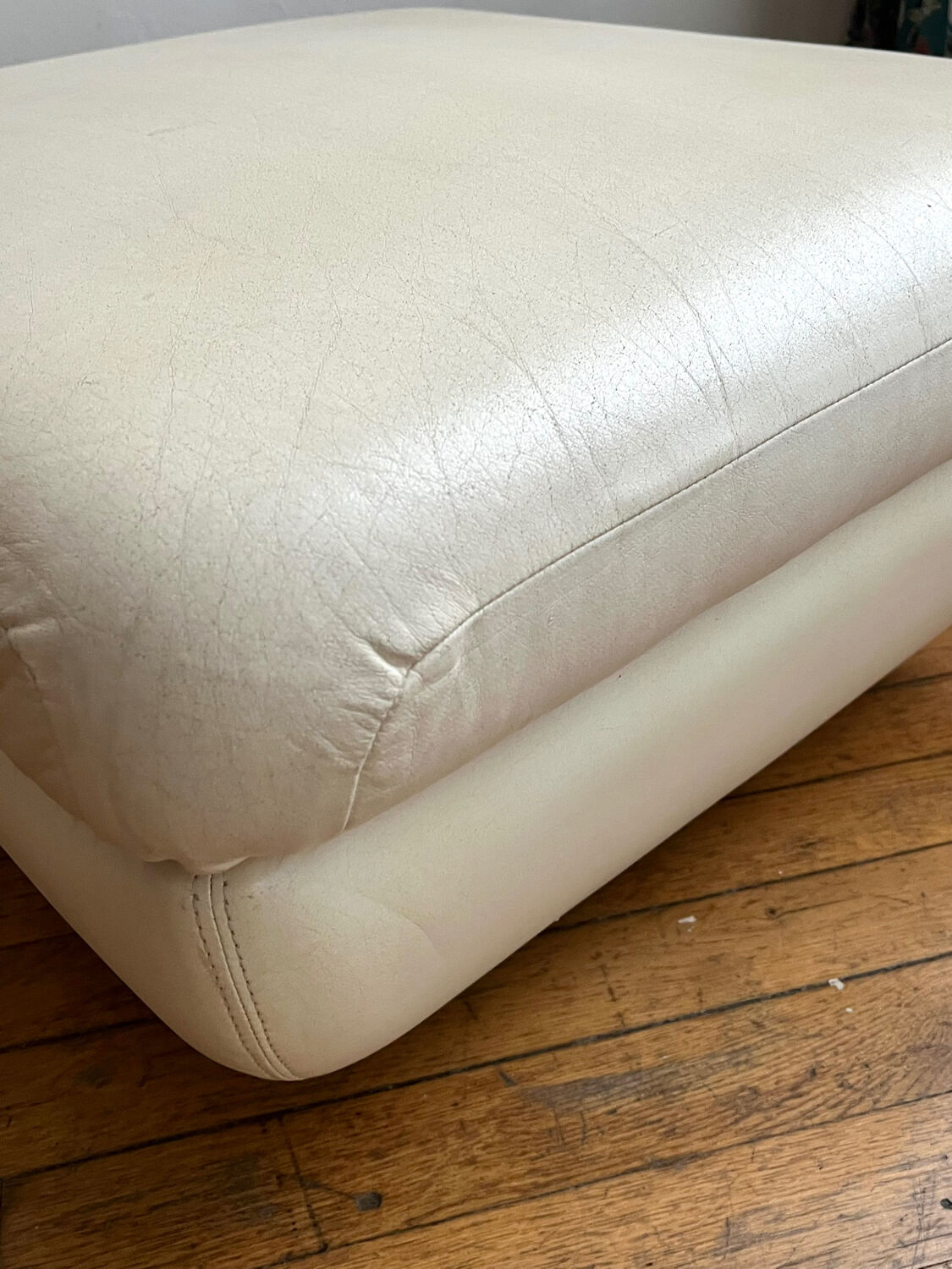 Leather pouf from the 70s/80s