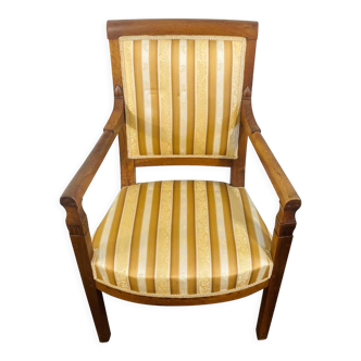 Fauteuil Directoire en hêtre or et tapisserie blanche France 19ème