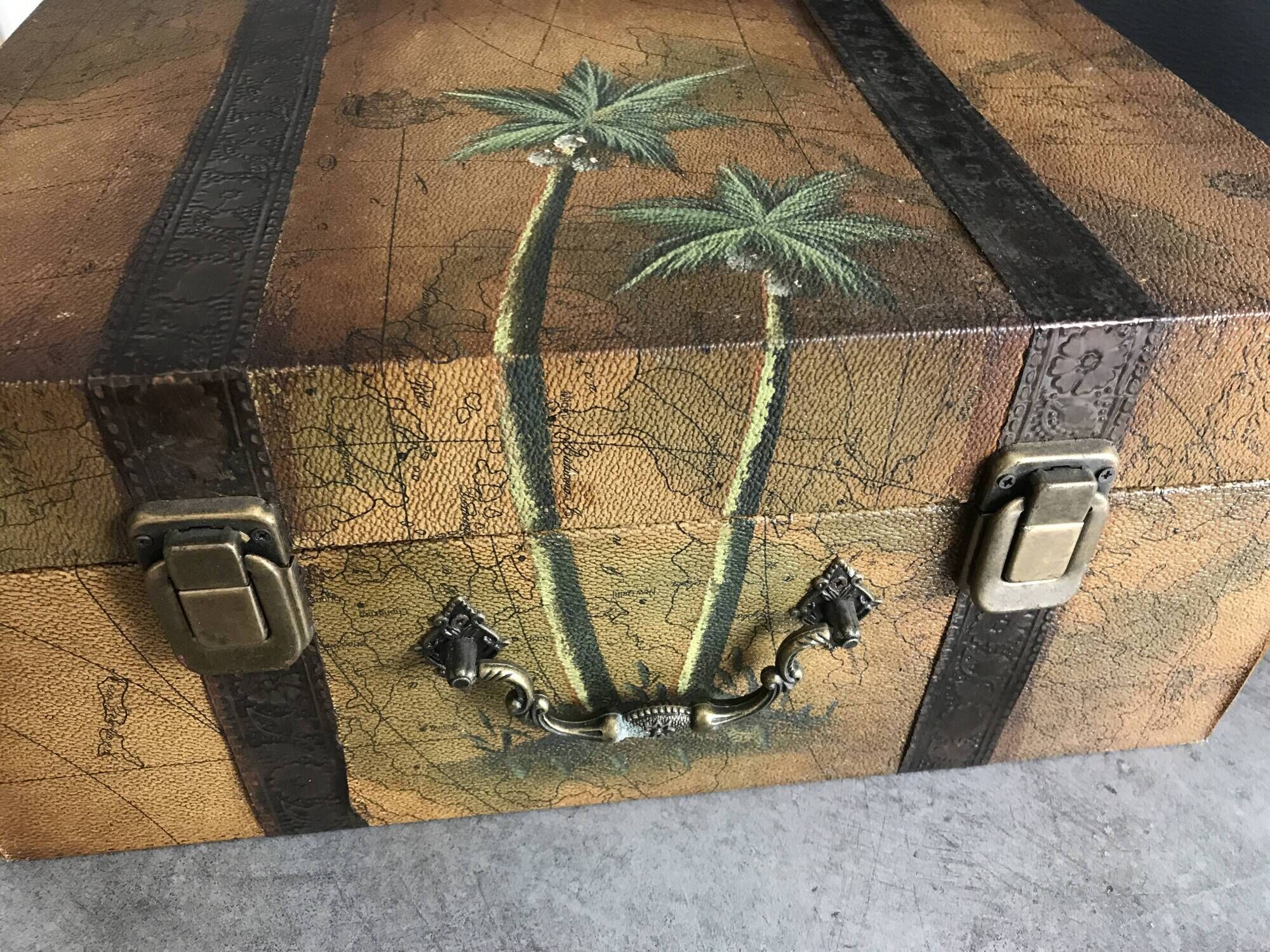 Vintage chest hand painted robinson treasure of the galleon