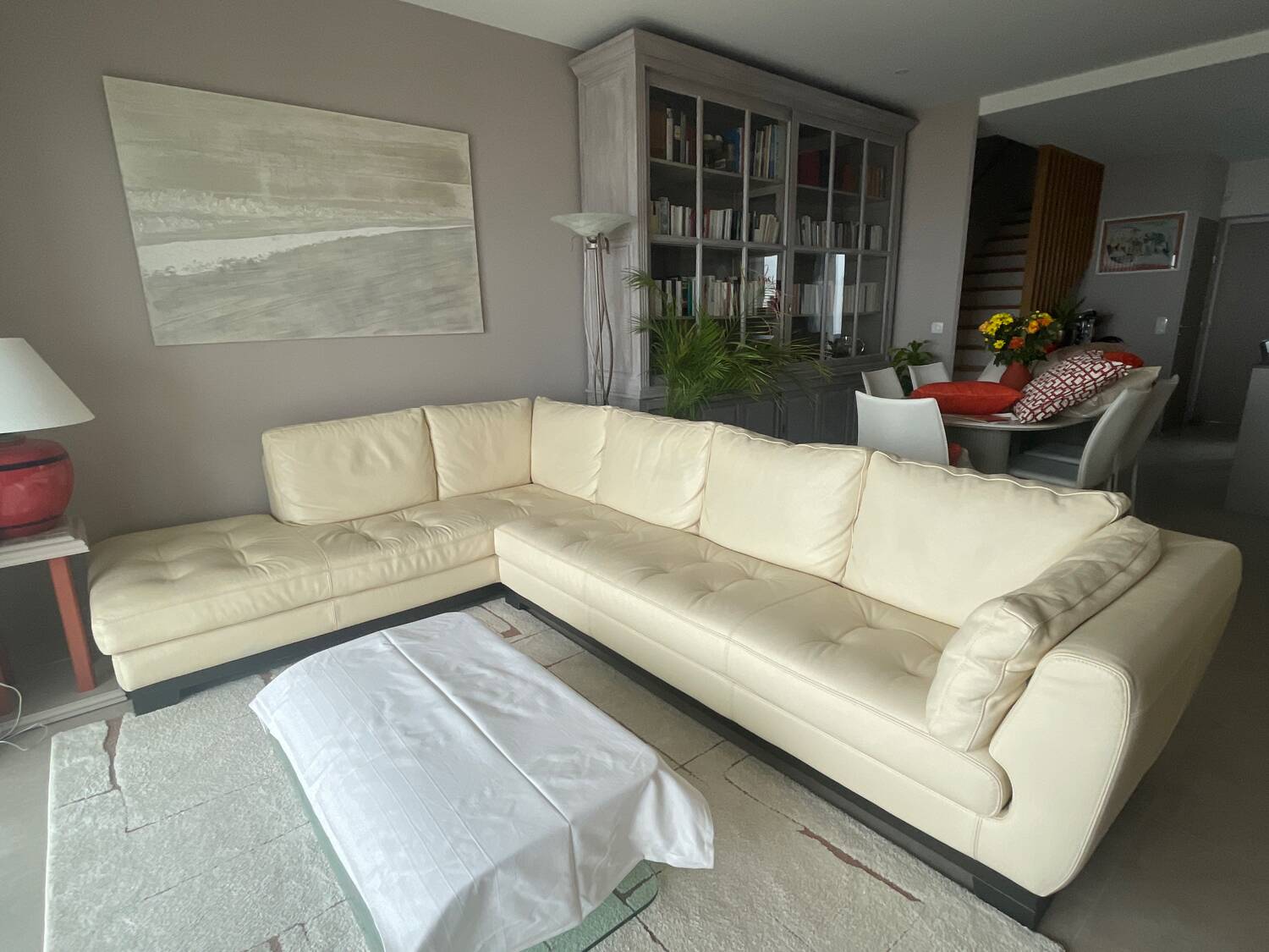 Panoramic leather lounge