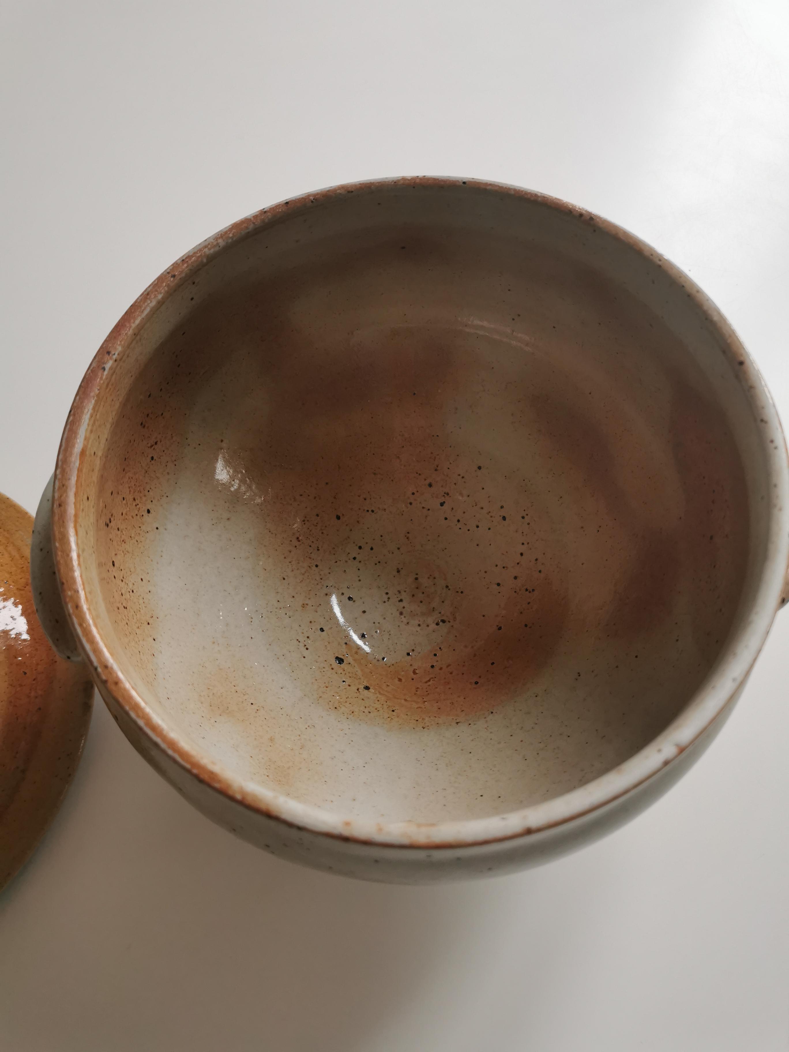 Soupière with sandstone lid of the Marais