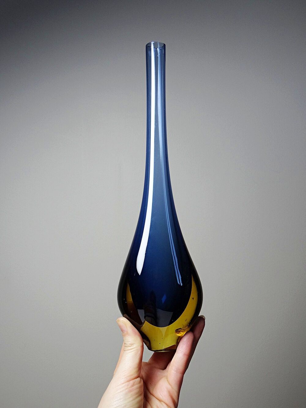 Vase Sommerso Murano att. Flavio Poli, verre bleu et ambre, années 1950-1960