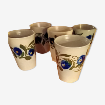 Ensemble de cinq mugs en grès