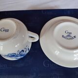 Manufacture Gien box of 2 cups and 2 saucers