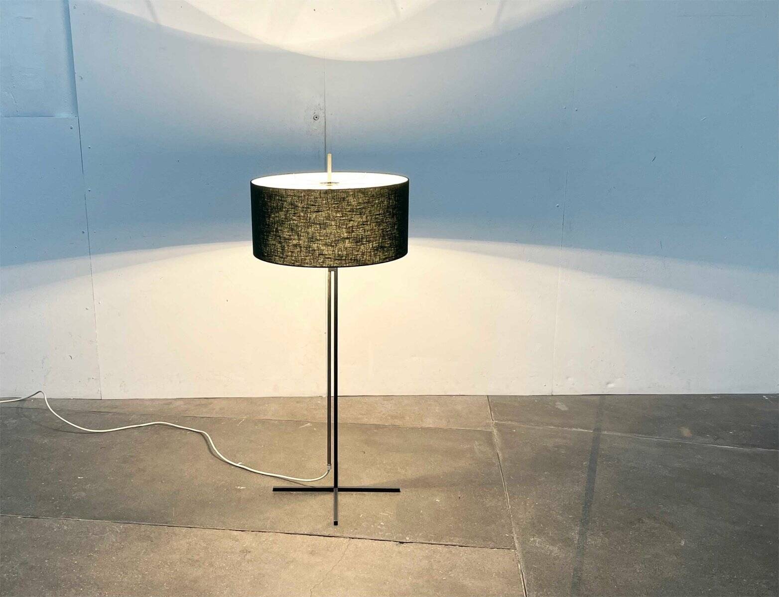 Mid-century minimalist floor lamp by Kaiser Leuchten, 1960s.