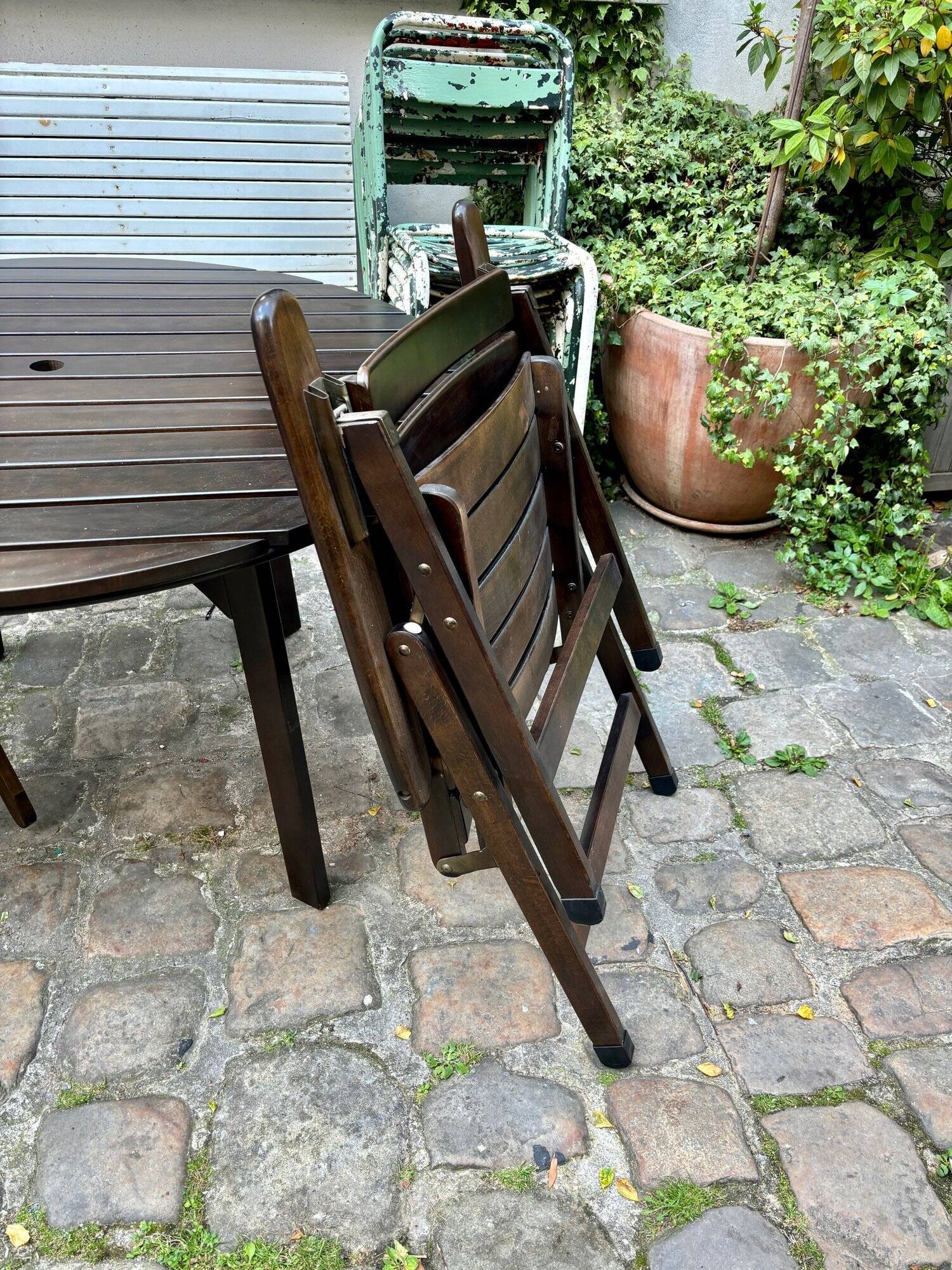 EMU dark wood garden furniture set - 2 folding armchairs and 1 table