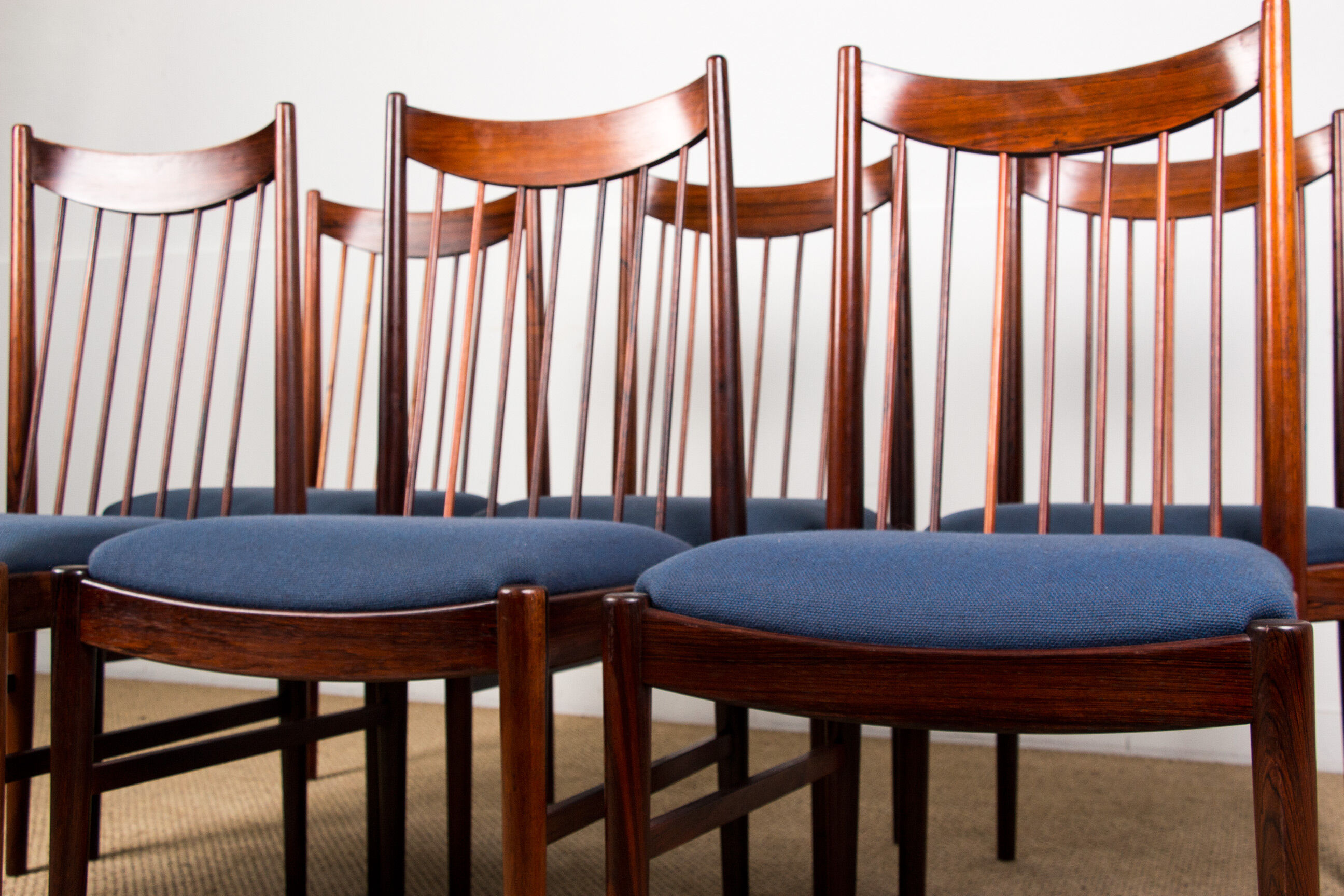 Series of 6 Danish chairs in Rio palissandre by Arne Vodder for Sibast 1960.