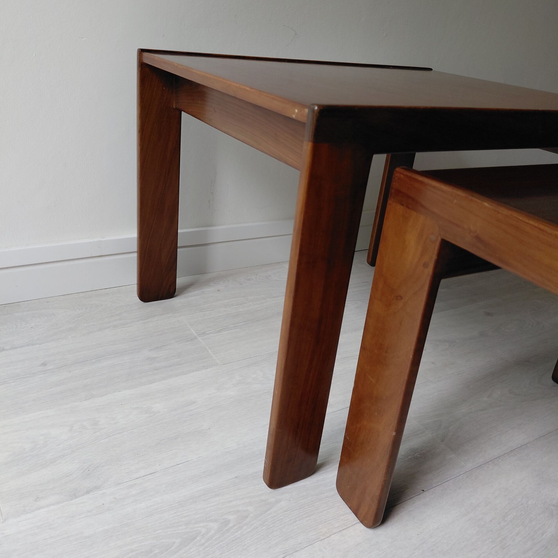 Pair of nesting tables model 777 – Afra & Tobia Scarpa for Cassina