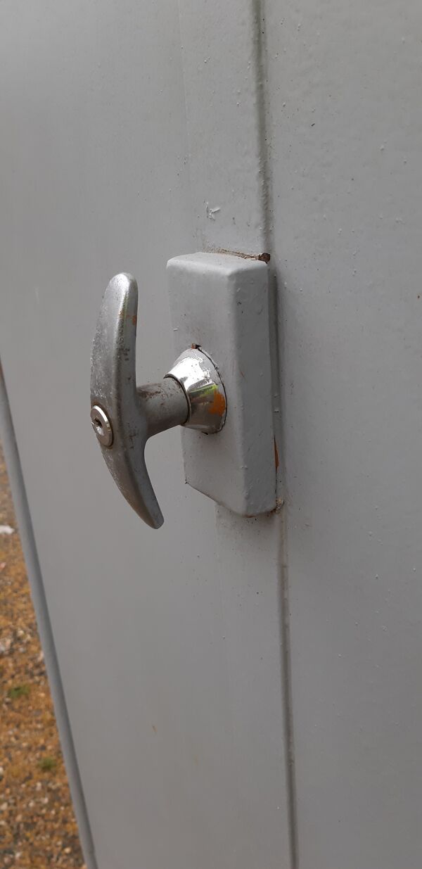 Armoire industrielle en fer