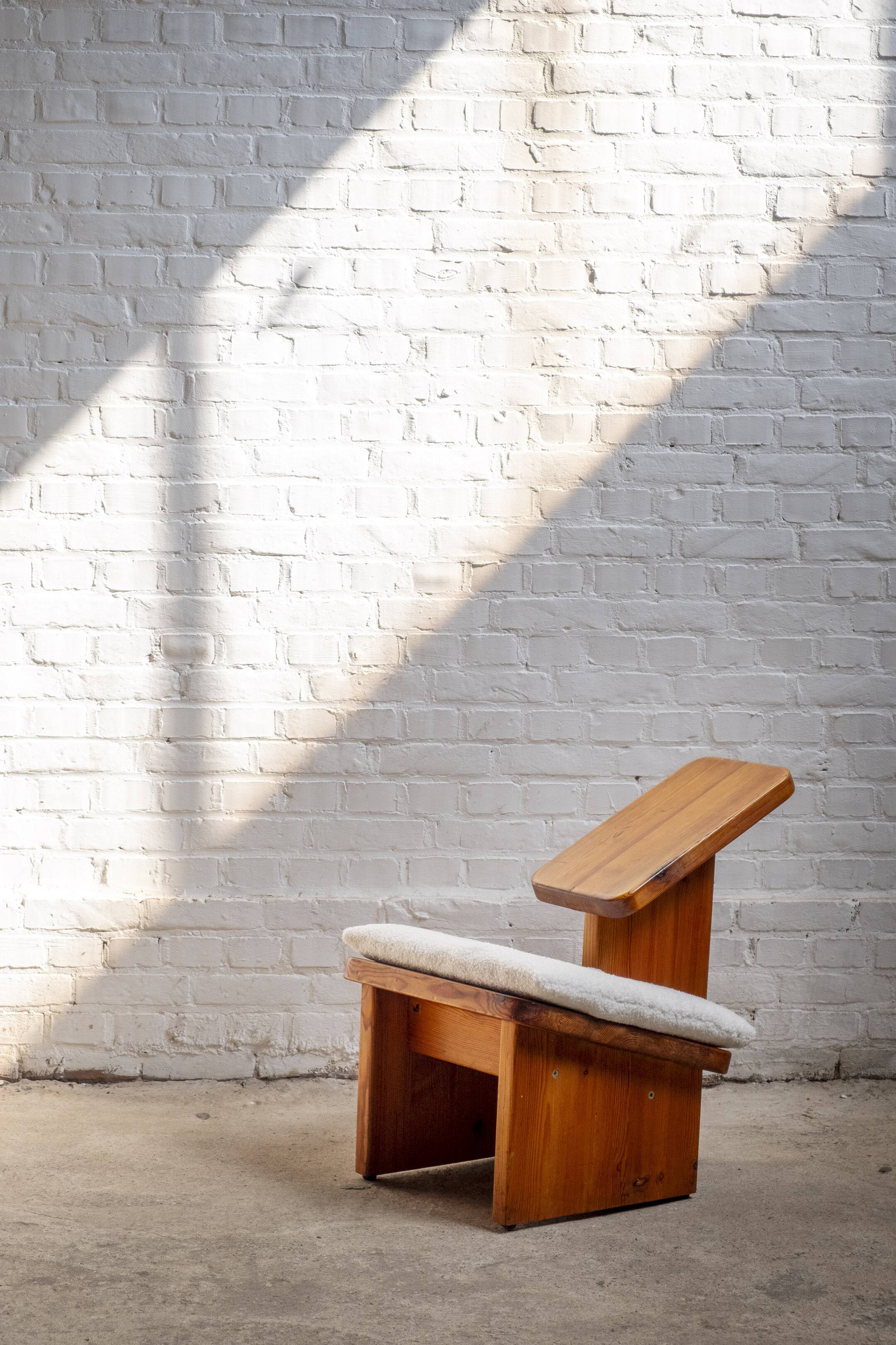 Chaise ergonomique pour genoux en pin Douglas massif par Serena