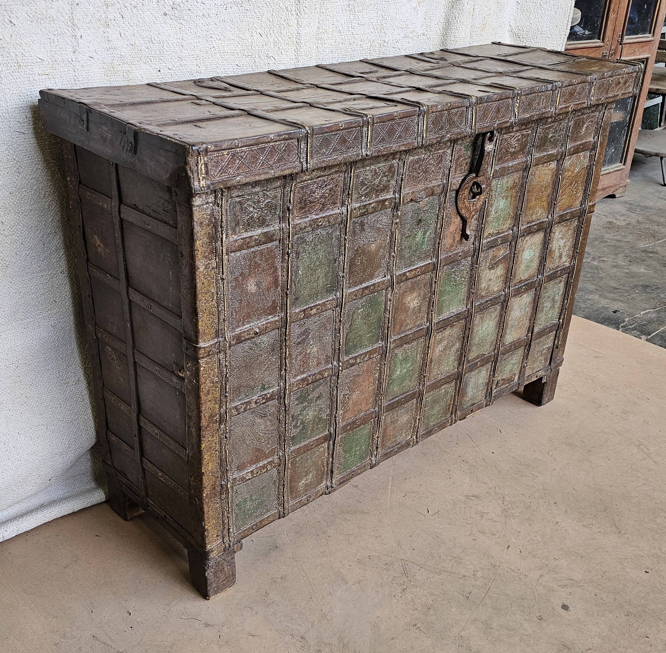 Old chest - dowry console from Bikaner in teak and wrought iron