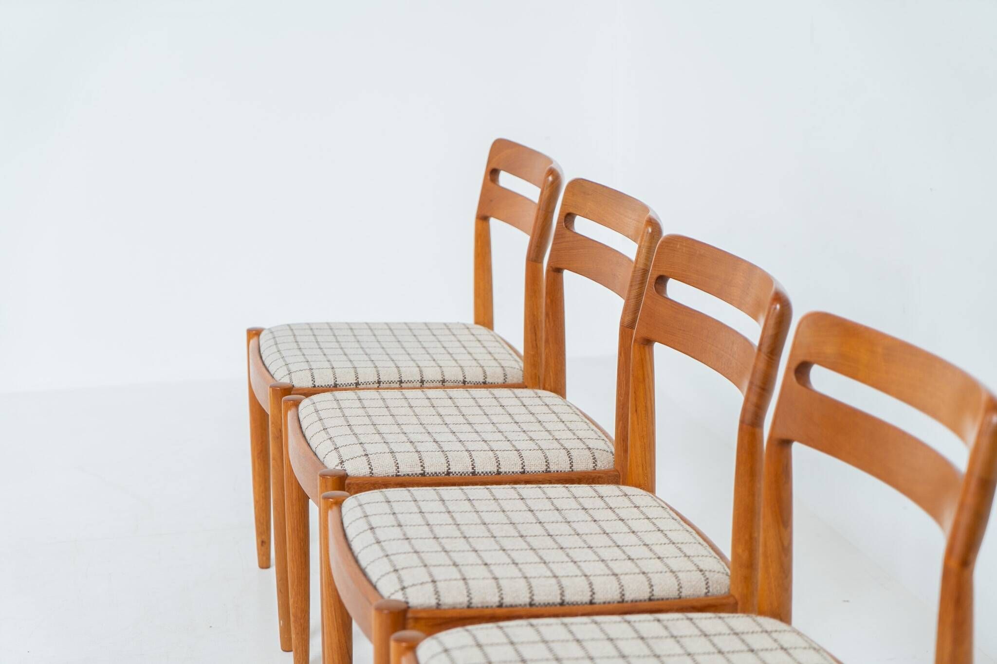 Ensemble de 4 chaises de salle à manger par H.W. Klein pour Bramin