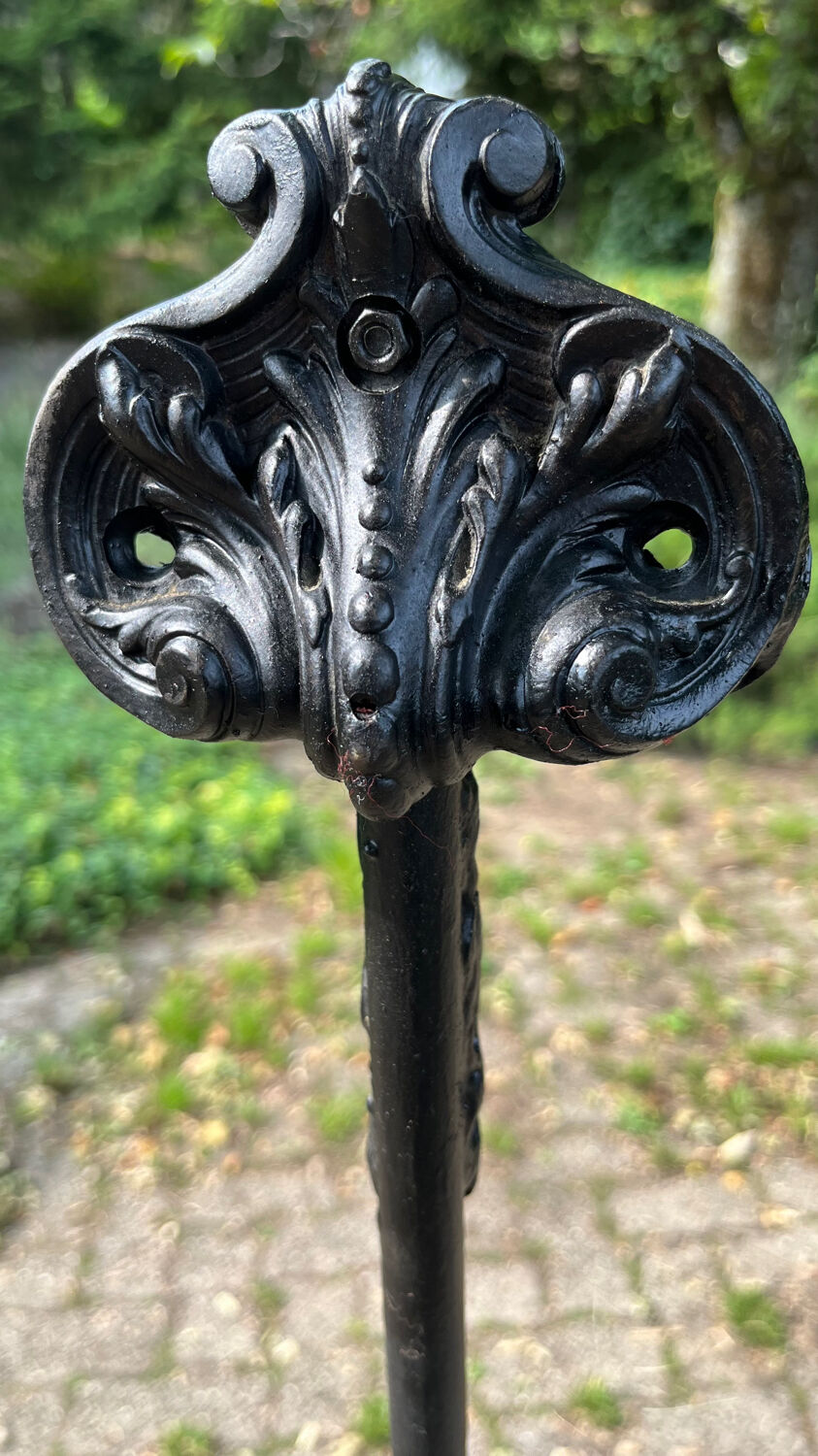 Metal chimney scraper