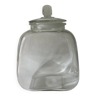 Confectioner's jar, marshmallows and caramels