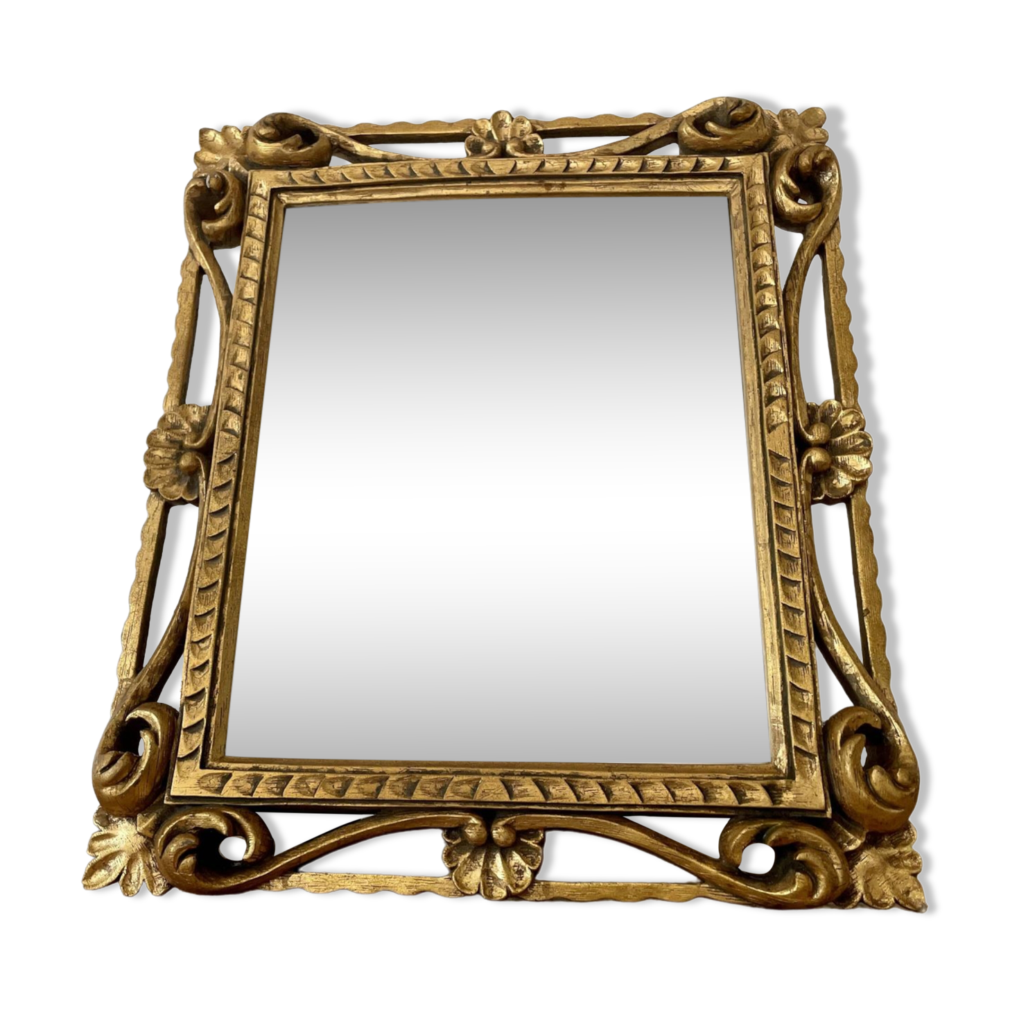 Miroir à poser au cadre en bois doré ajouré