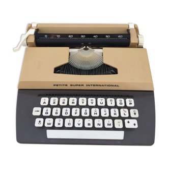 Super International Typewriter 1970