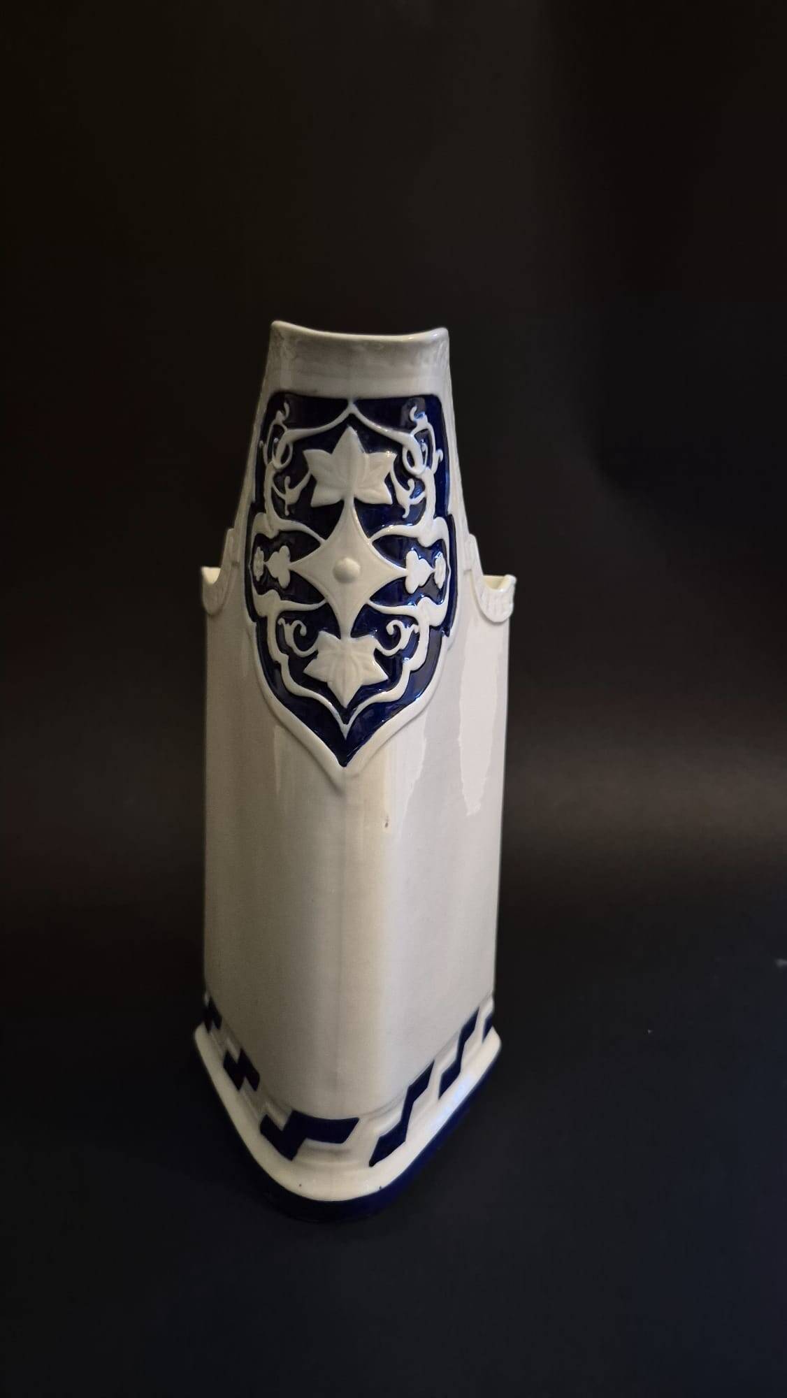 Aiguière de la Worcester Royal Porcelain Co. 1870