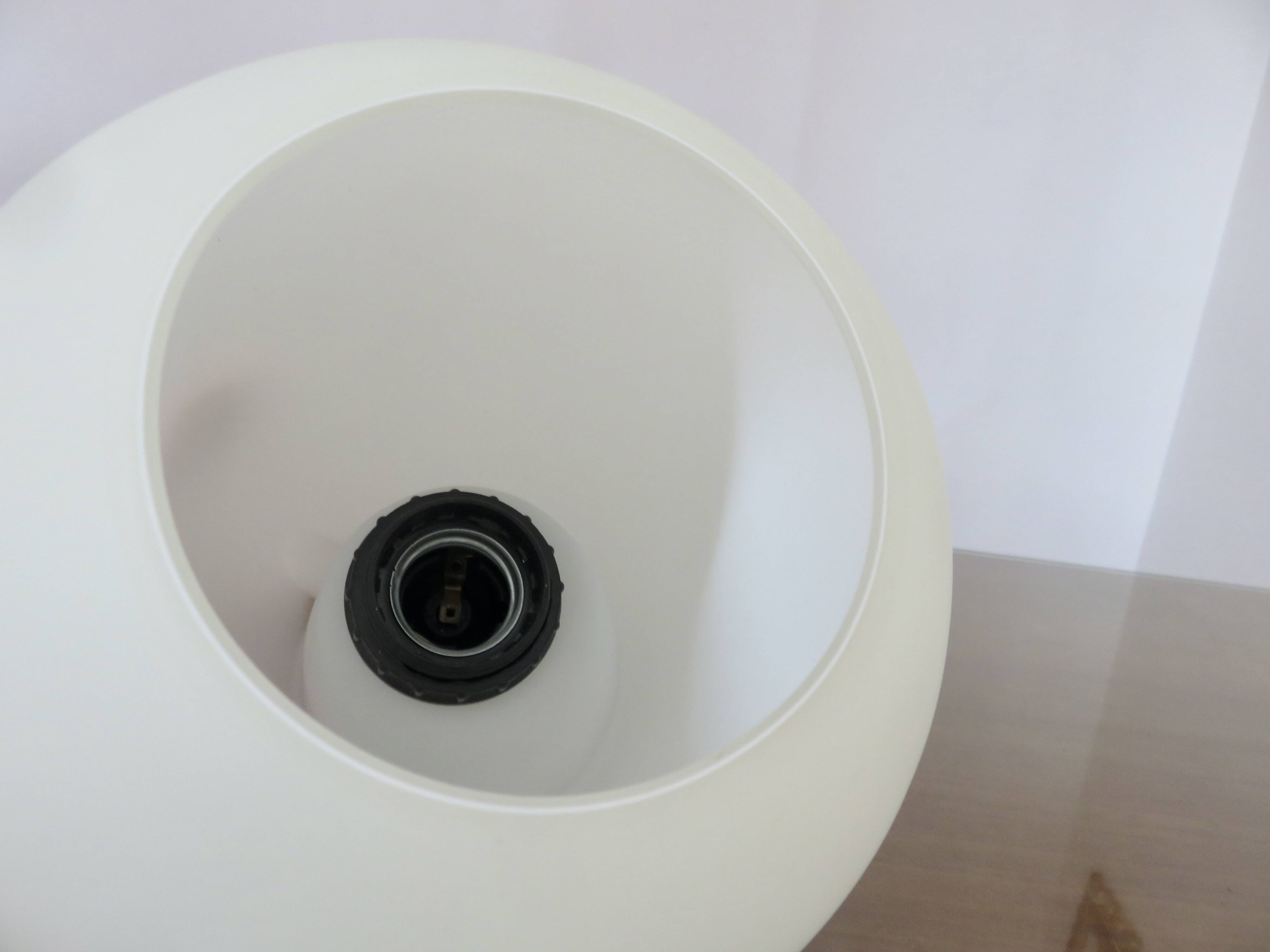 Lampe en opaline blanche 1980
