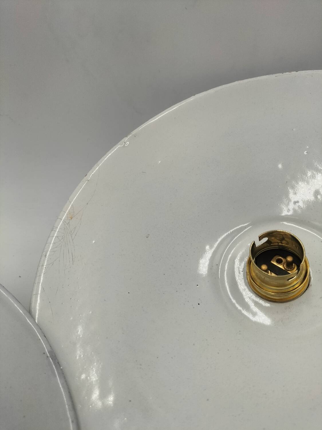 Enamelled sheet metal suspensions