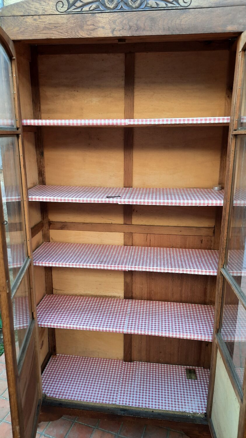 Art Deco style showcase