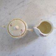 Pot à lait et sucrier en faïence de Digoin