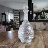 Round molded glass carafe with stopper