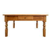Antique coffee table in solid elm with turned legs.