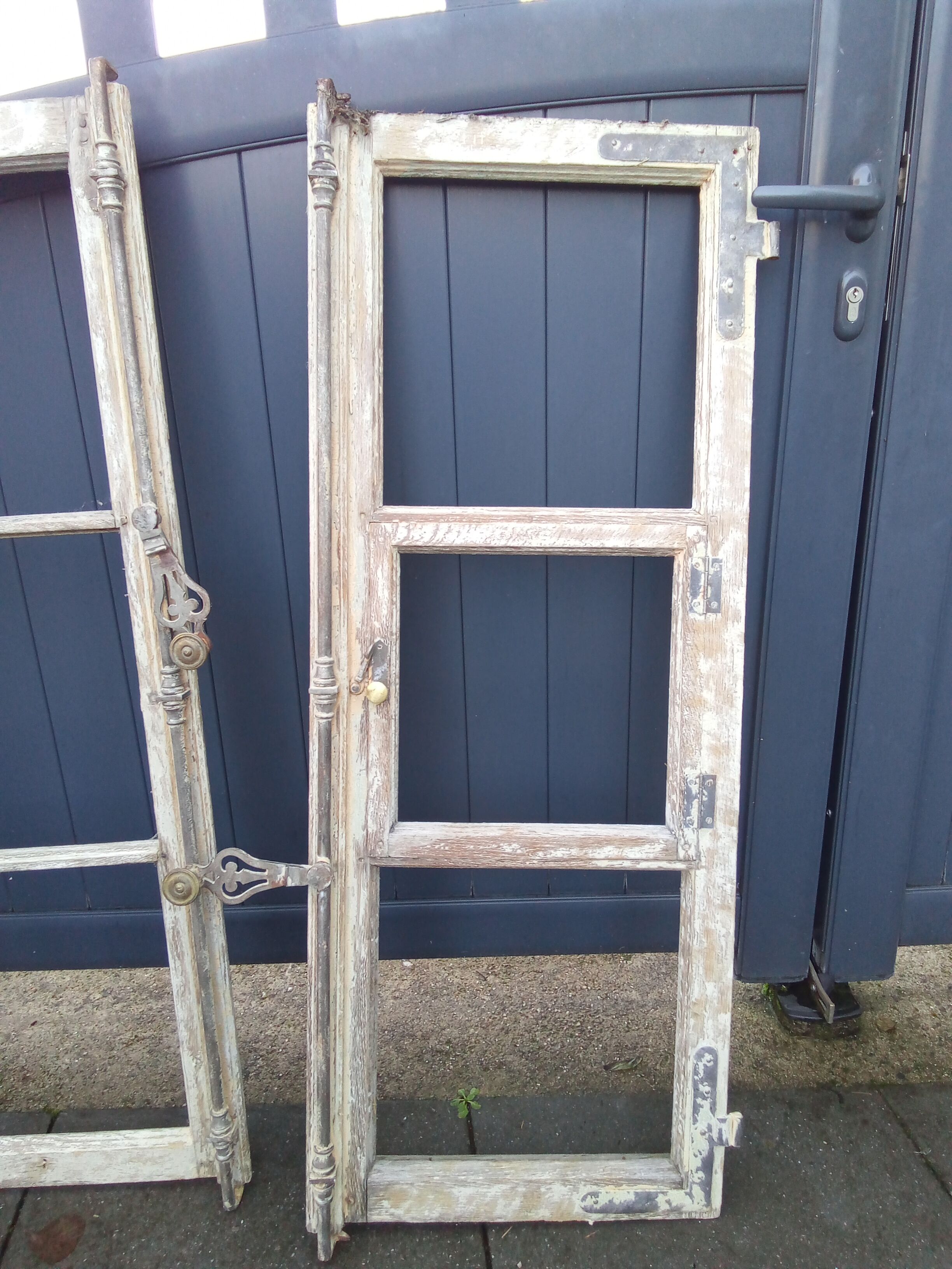 Pair of windows 1920