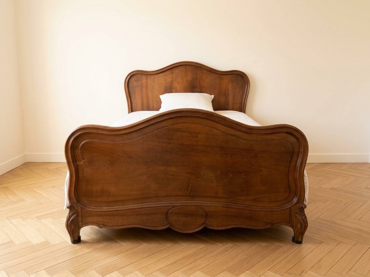 Antique Louis XV double bed in solid wood 140x190.