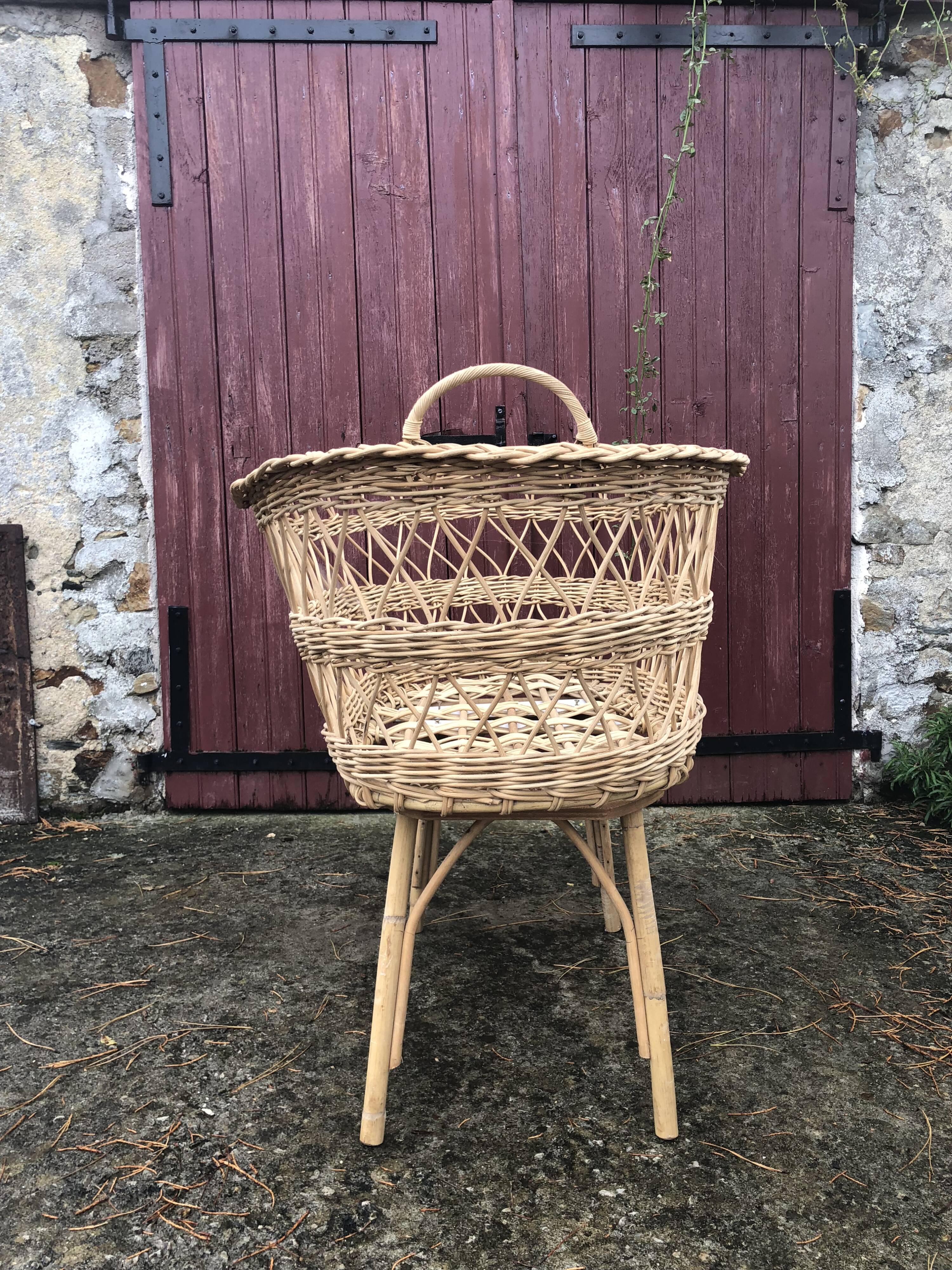 Wicker basket on foot