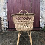 Wicker basket on foot