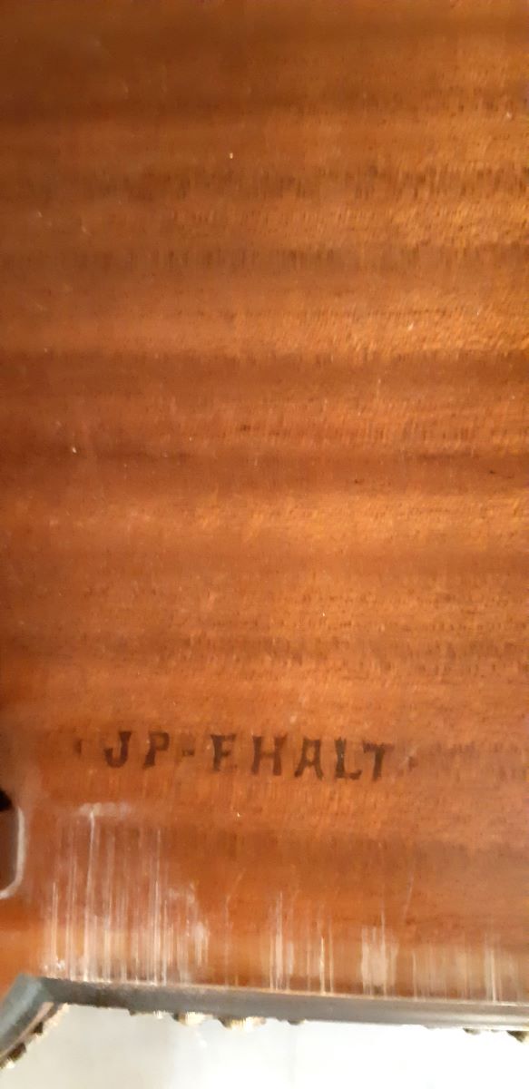 Showcase Louis XVI style, twentieth realization, signed cabinetmaking JP Ehalt of very good quality.