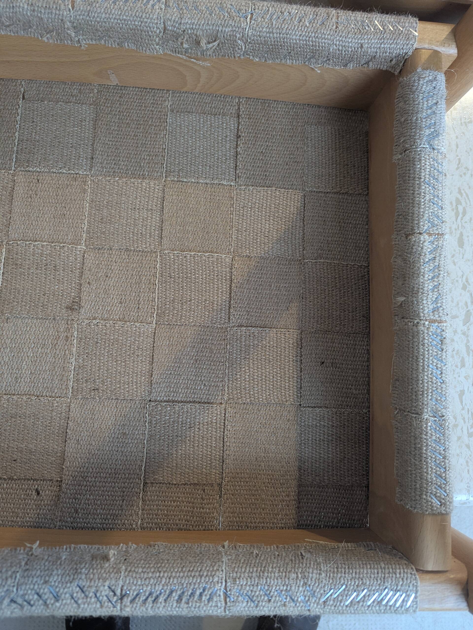 Set of 6 stackable chairs in beech and jute.