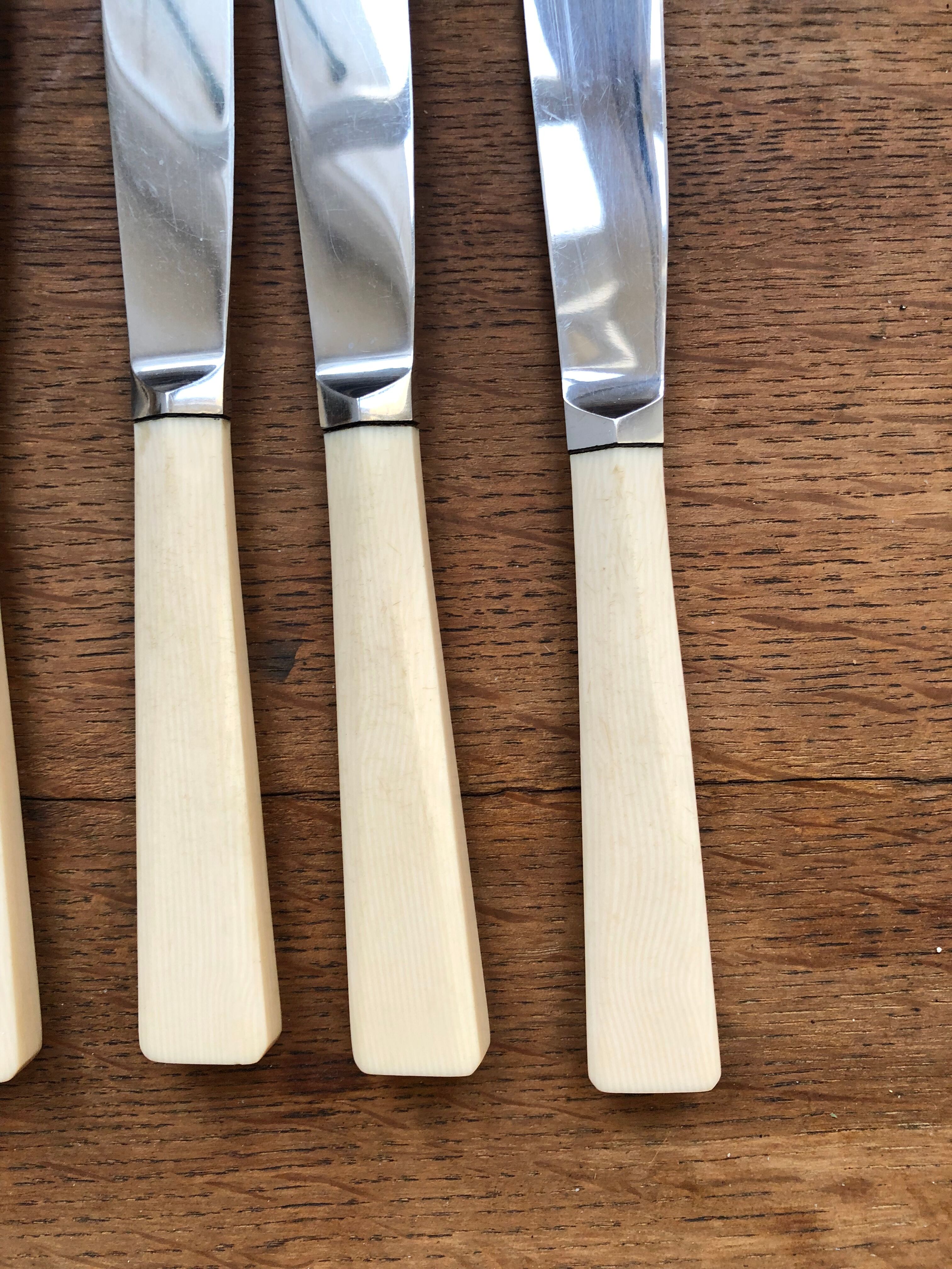 Series of six cheese knives
