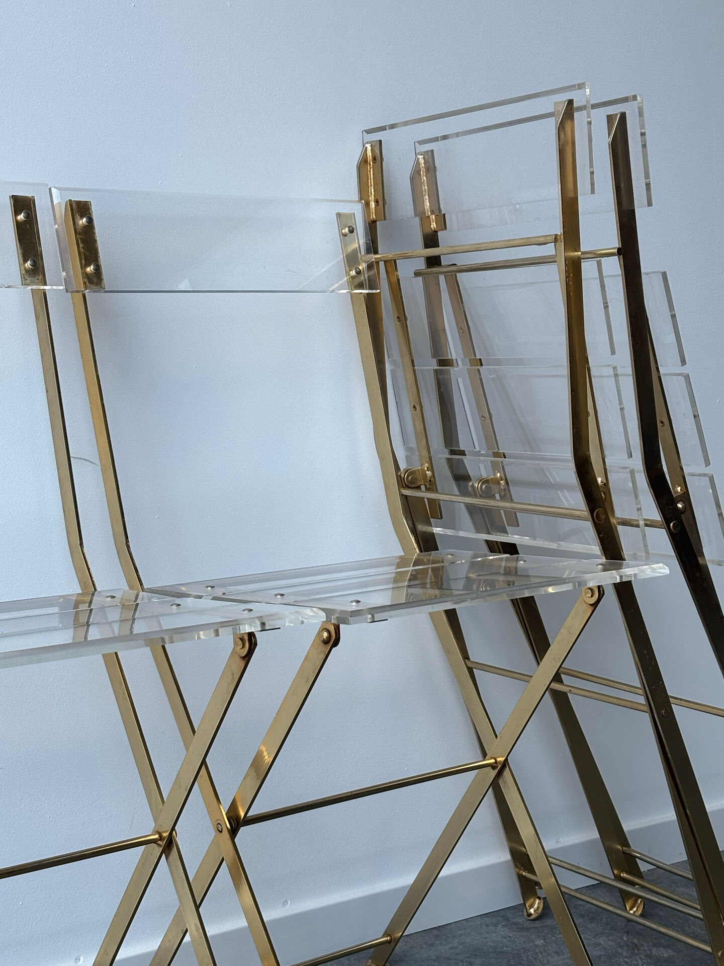 4 chaises pliantes « les invisibles » pour Marais international 1970