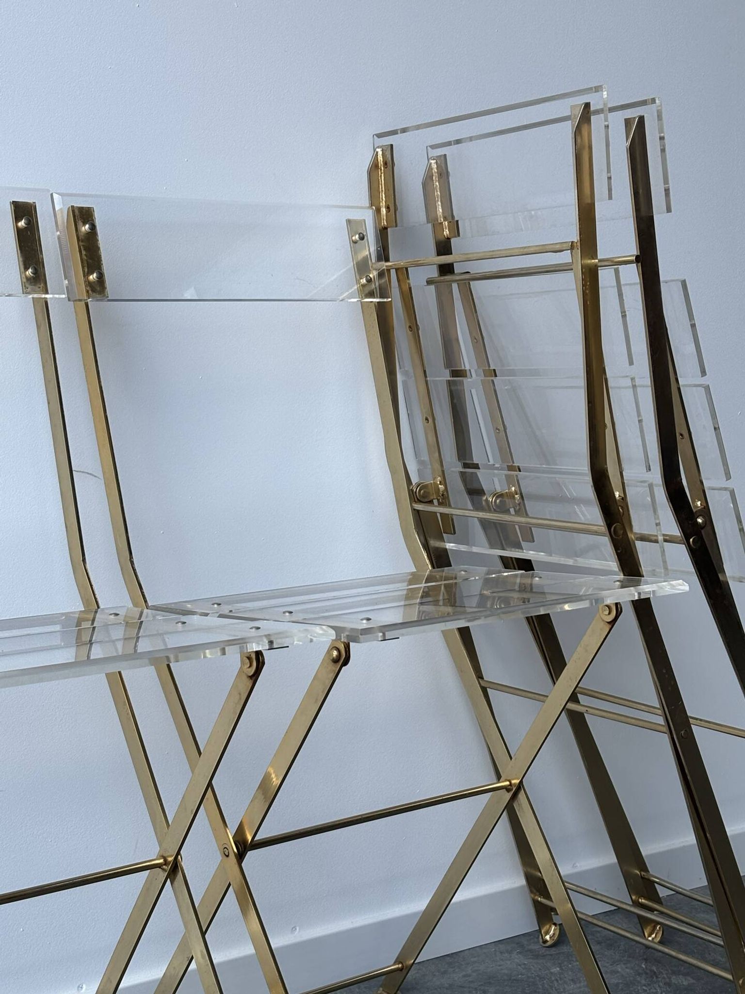4 chaises pliantes « les invisibles » pour Marais international 1970