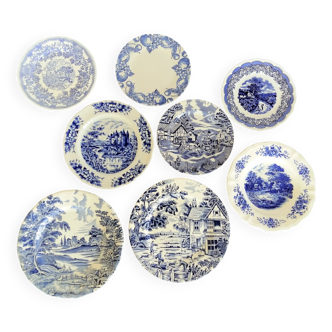 8 assiettes bleues et blanches dépareillées