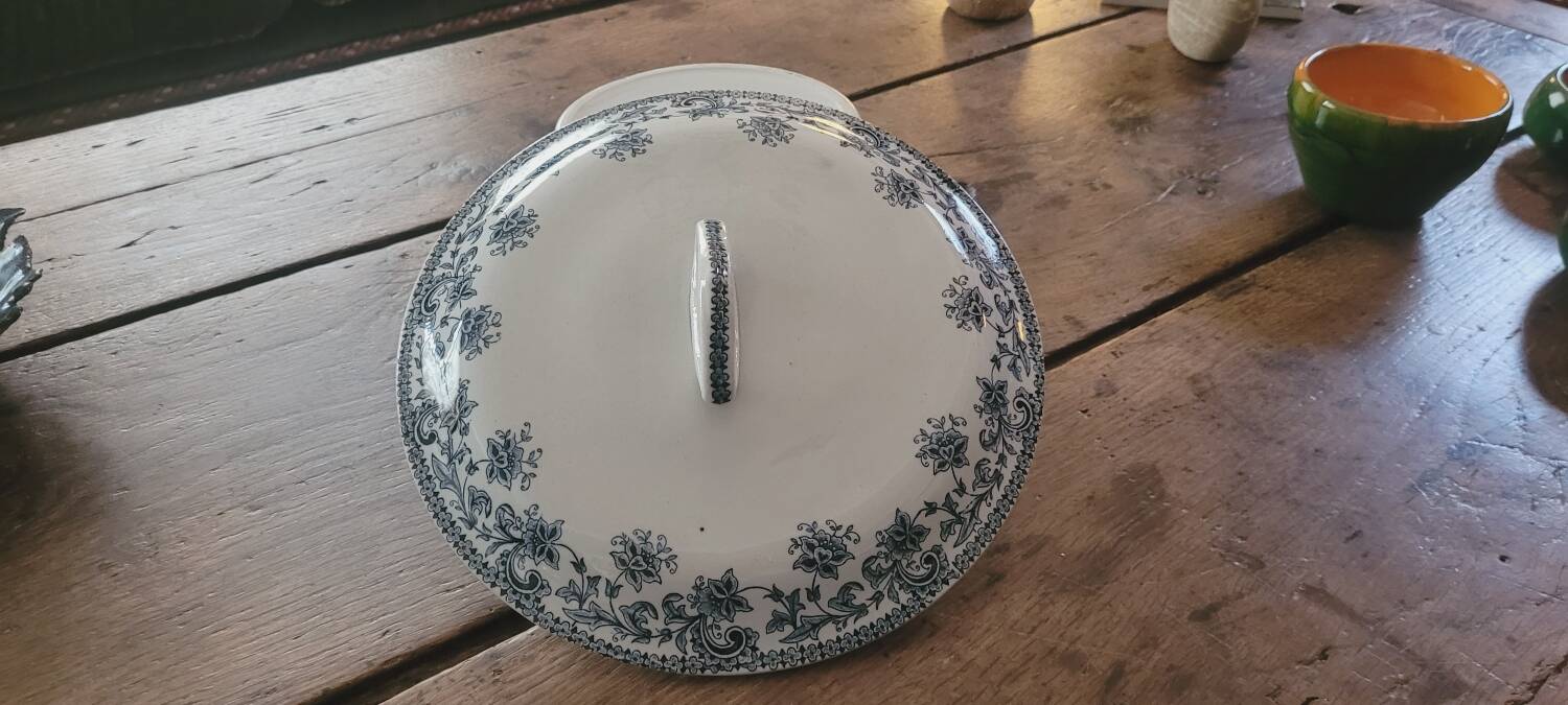 St Amand soup tureen