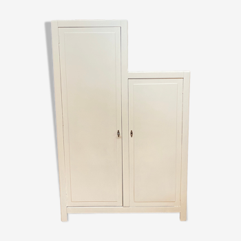 Armoire asymétrique fleur de sel