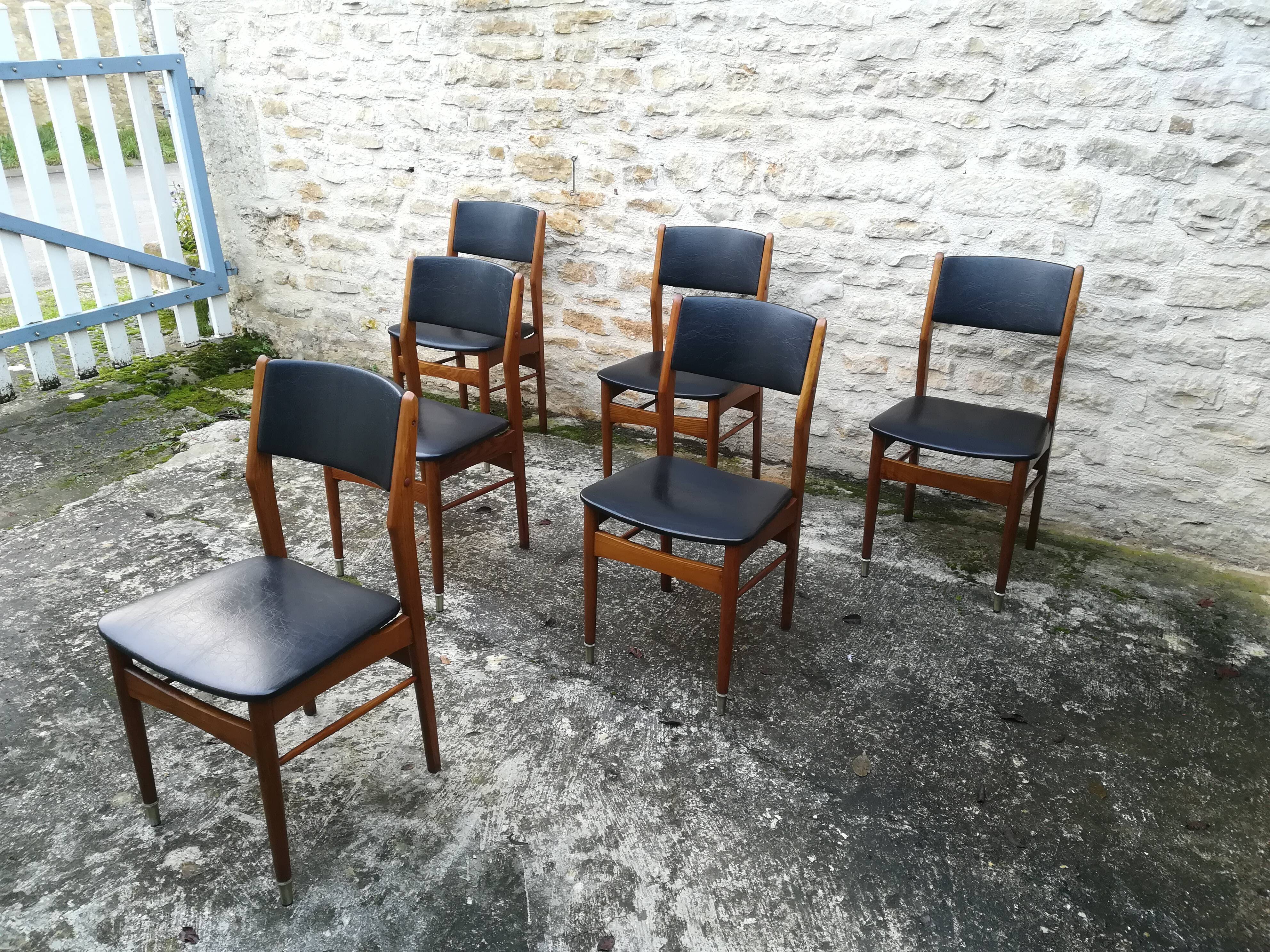 Scandinavian chairs in skaï