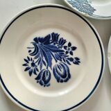 8 ironstone plates from the 19th century in blue camaïeu, mixed manufacturers.
