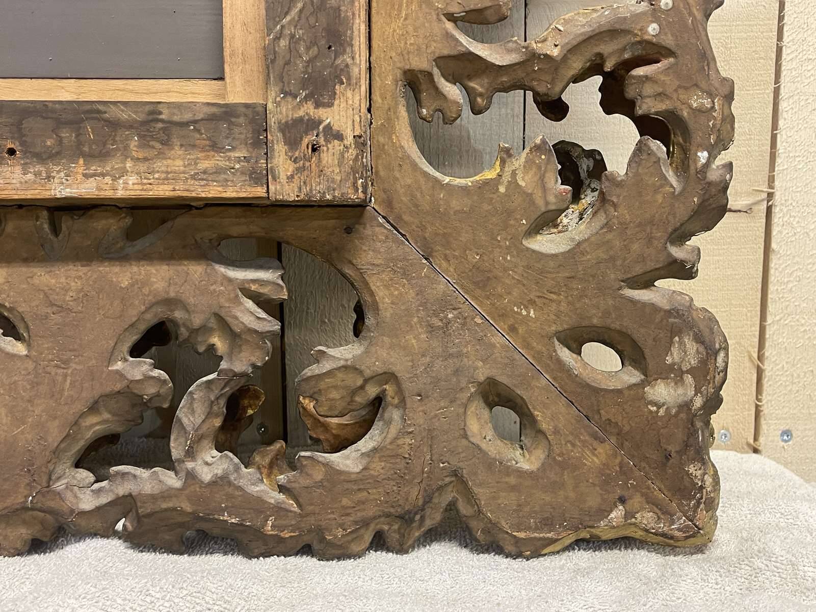 Miroir Italien 19ème en bois et plâtre doré