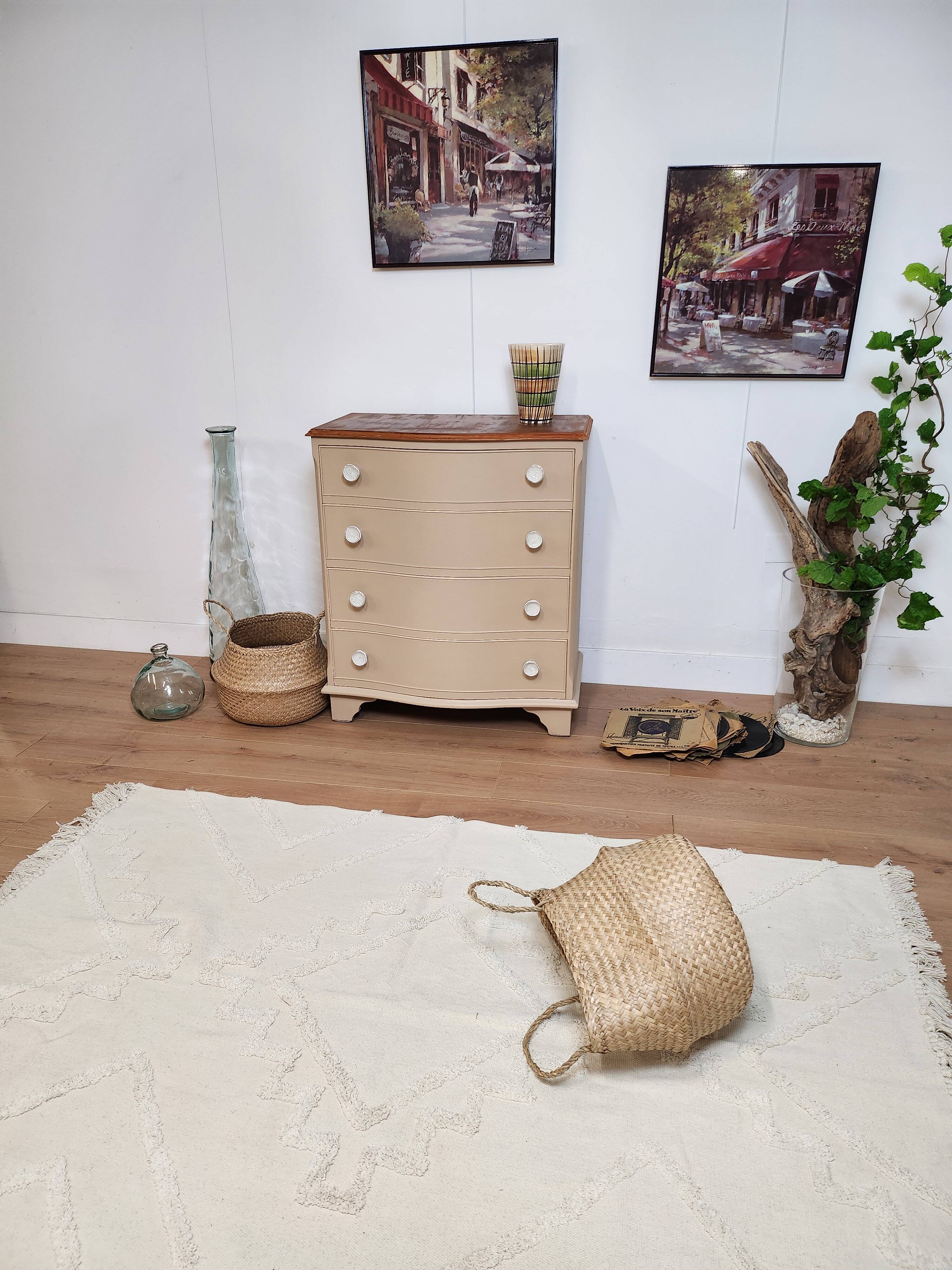 Chest of drawers with rounded front