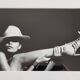 Photographie de presse encadrée en noir et blanc, Collection Lagerfeld Gallery 2005, 30 x 26 cm