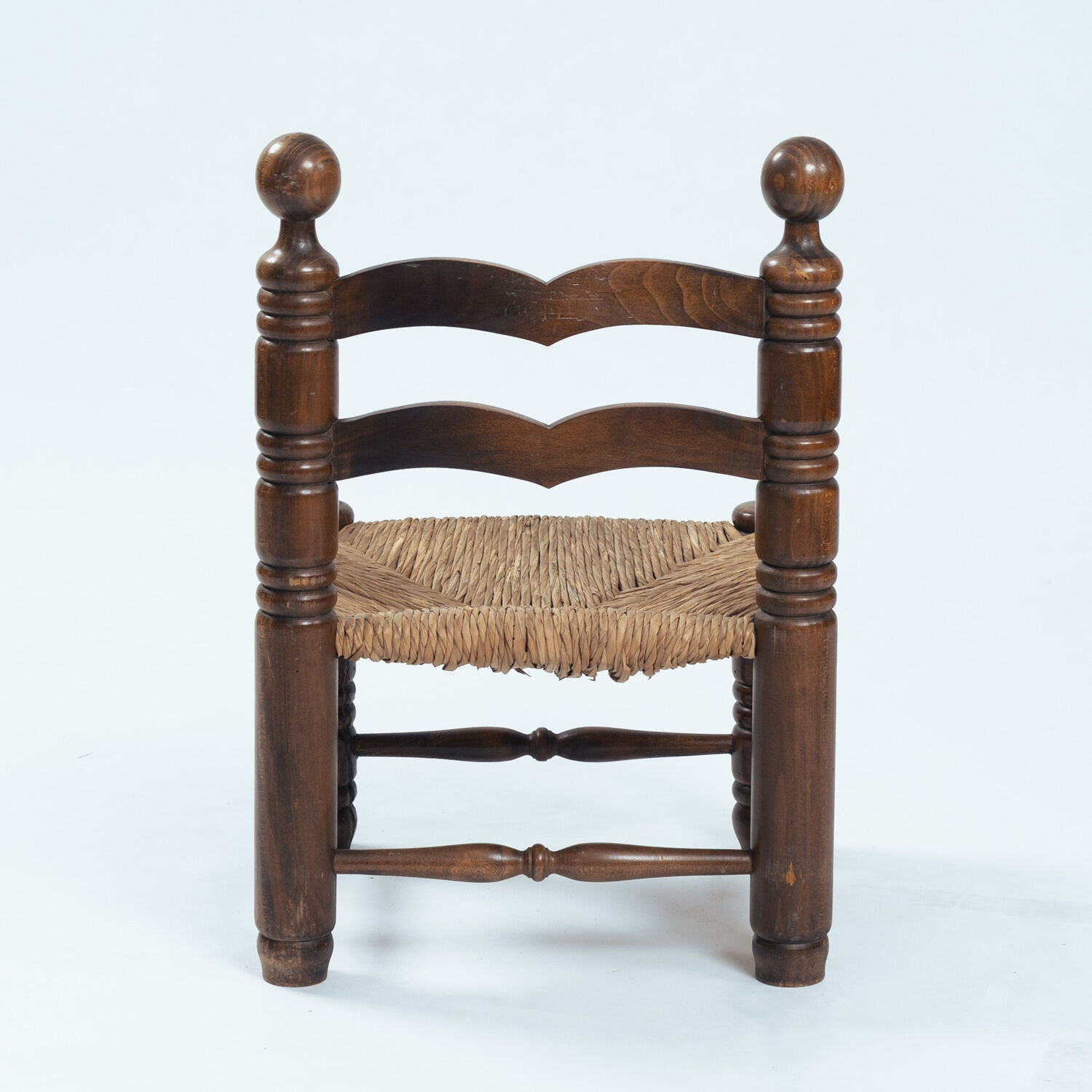 Chaise basse en bois avec assise en paille dans le style de Charles Dudouyt, années 1950