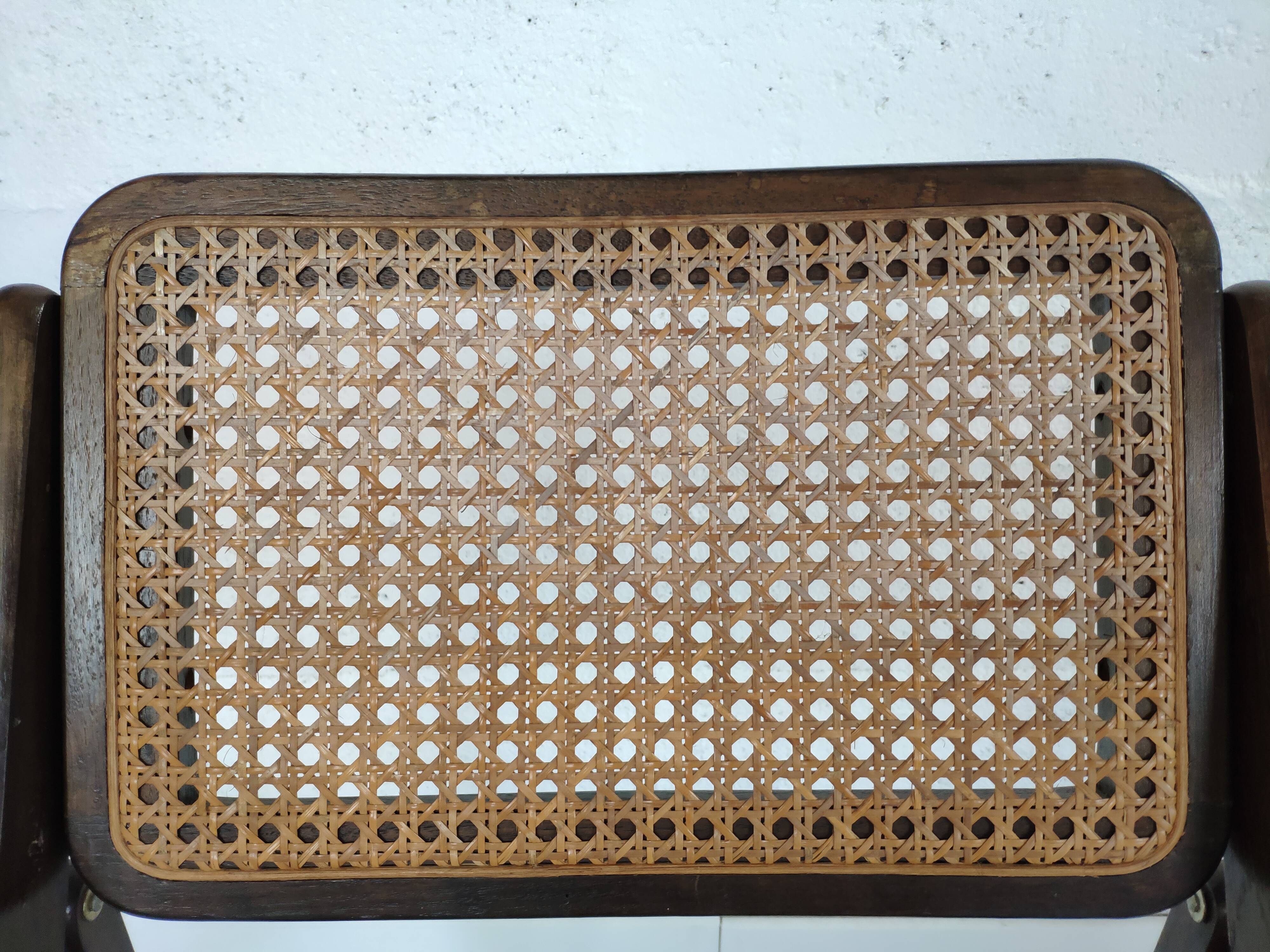 Pair of folding chairs canned