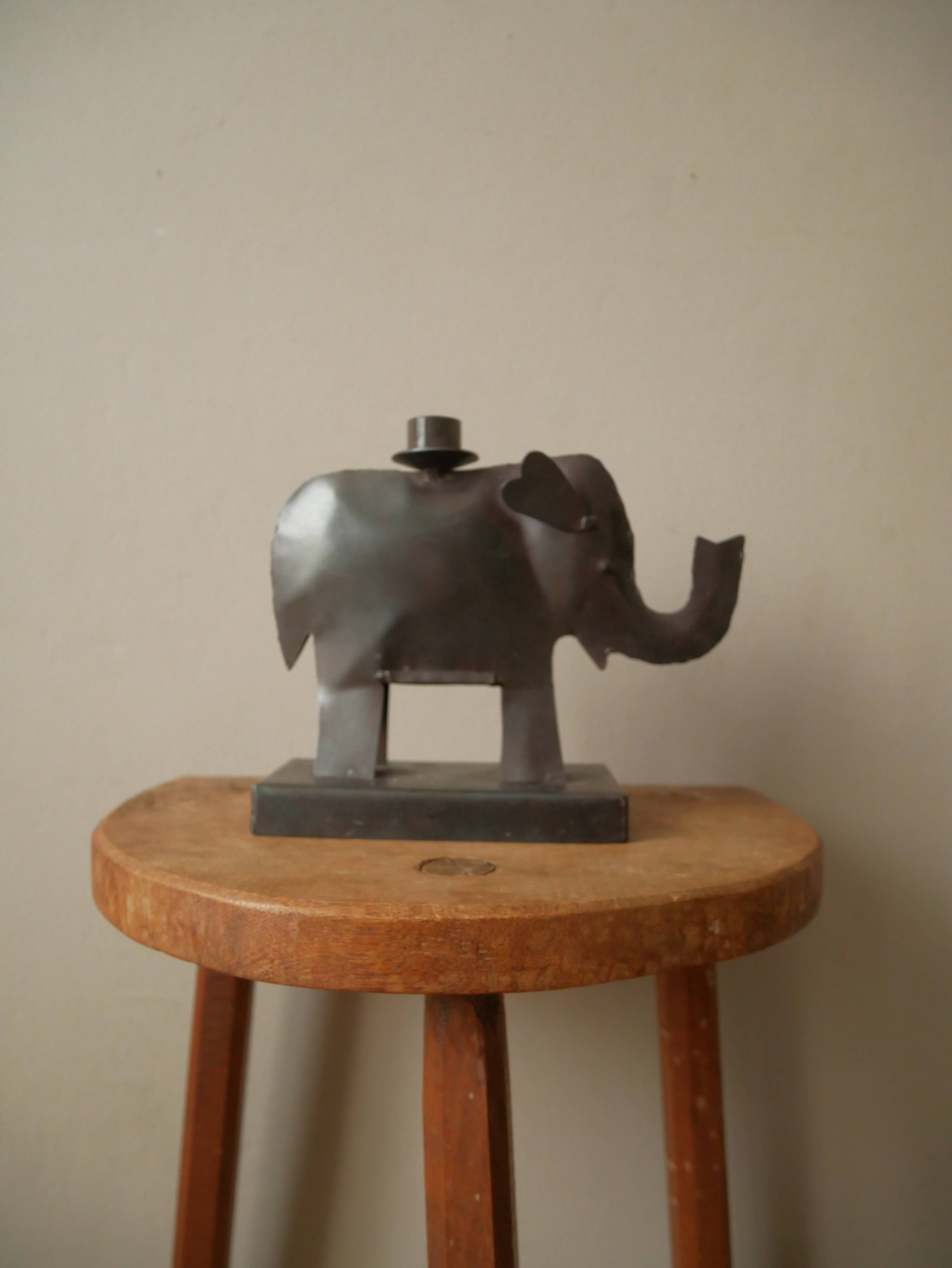 Candle holder in metal