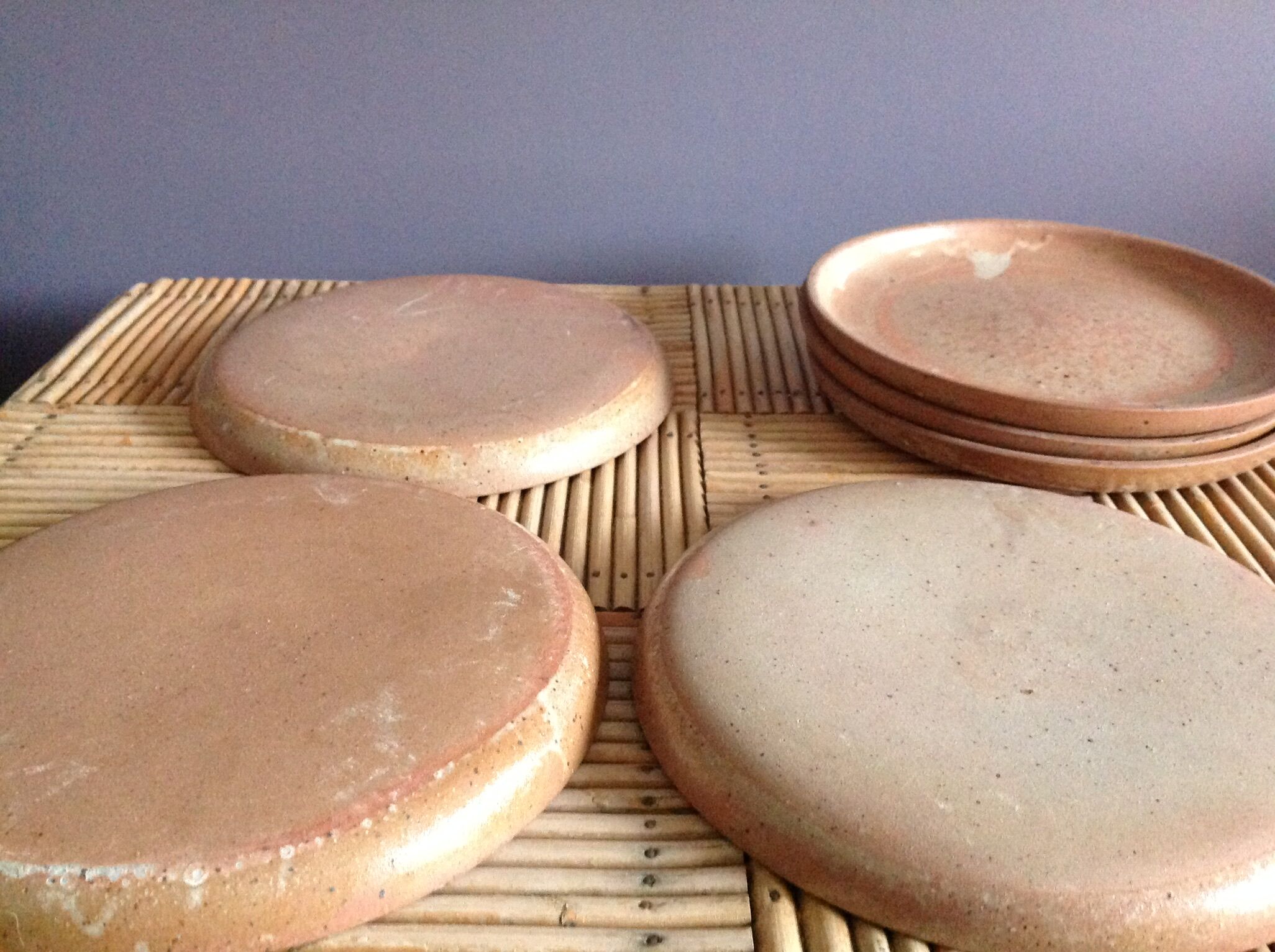 Série de 6 assiettes plates en grès
