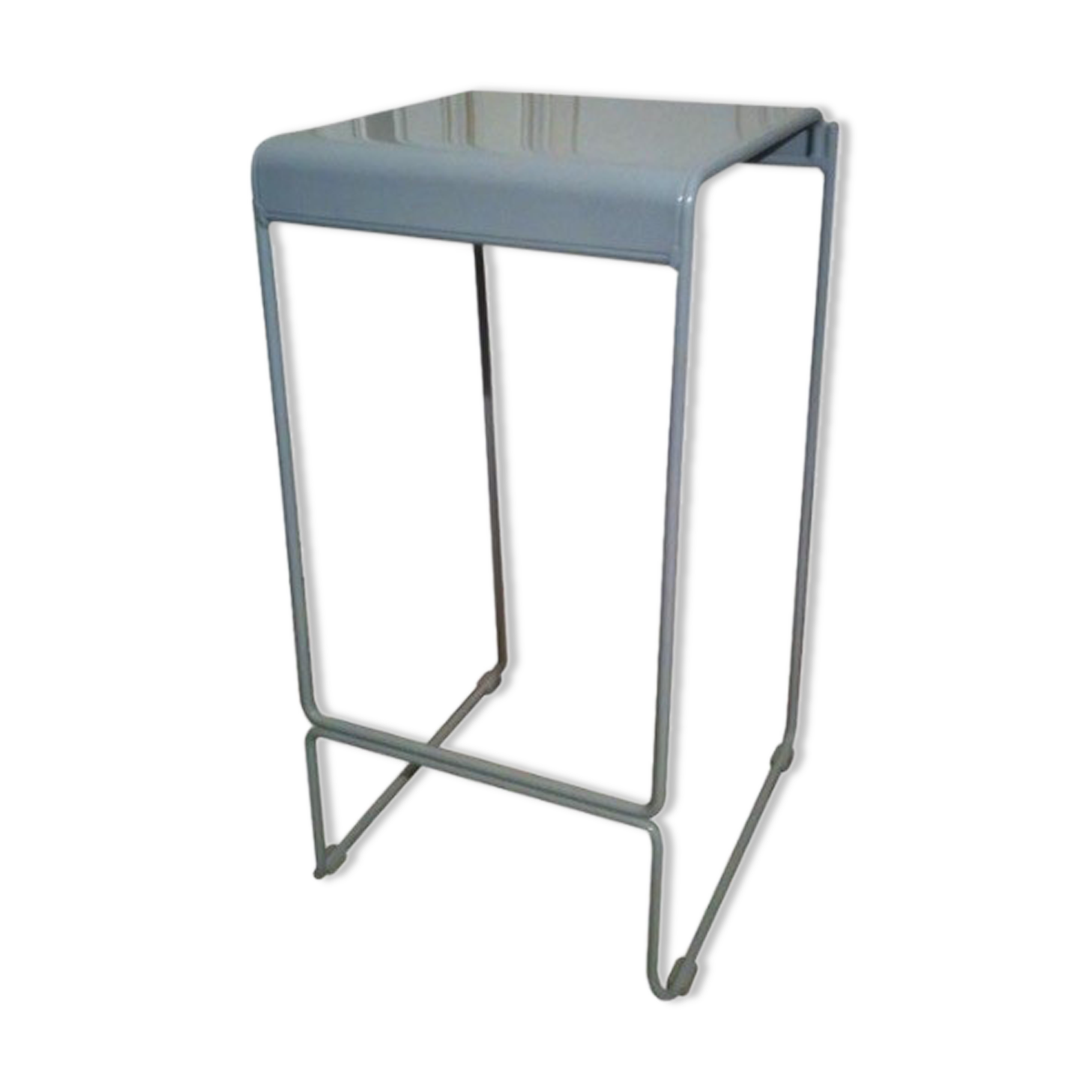 Tabouret minimaliste en acier