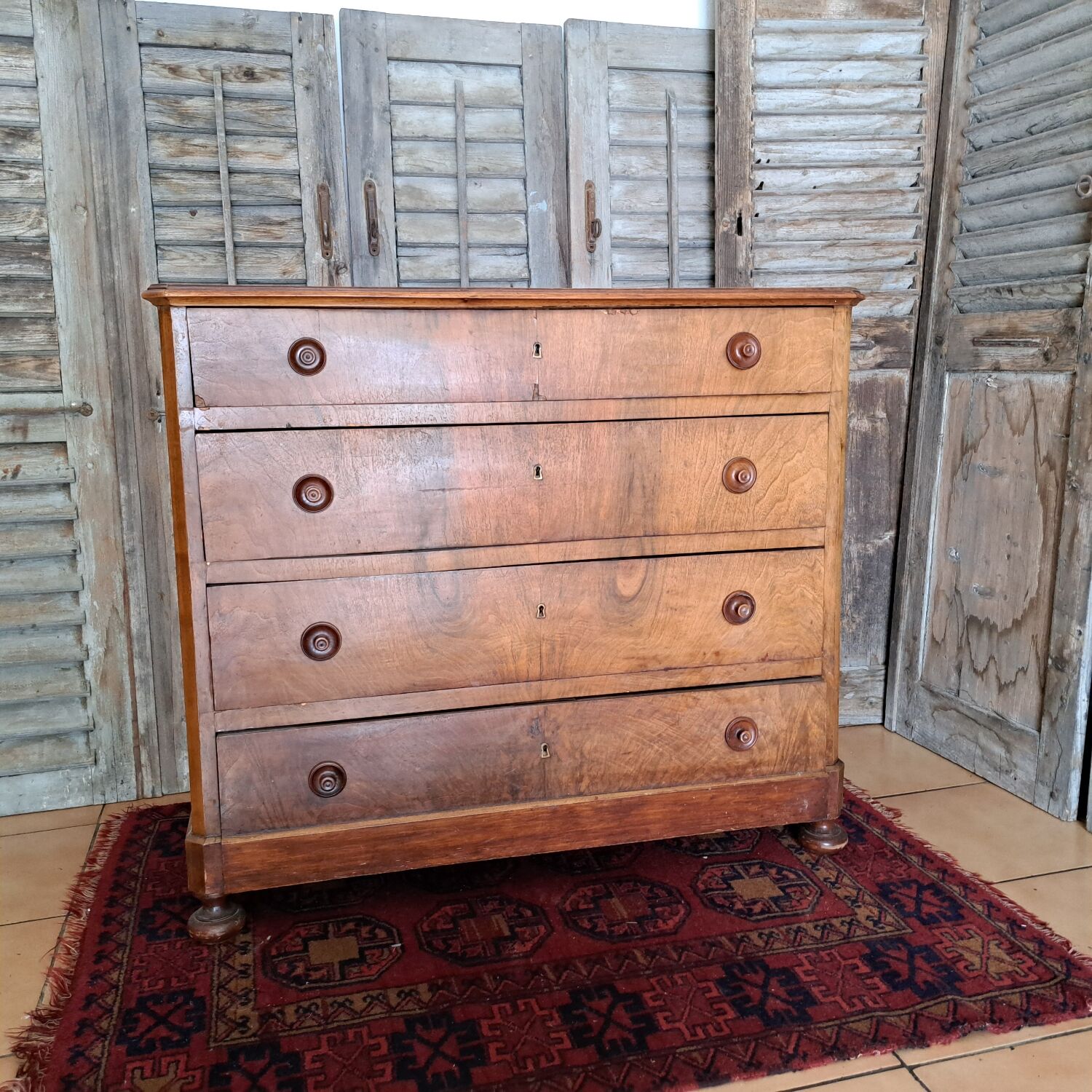 Antique chest of drawers
